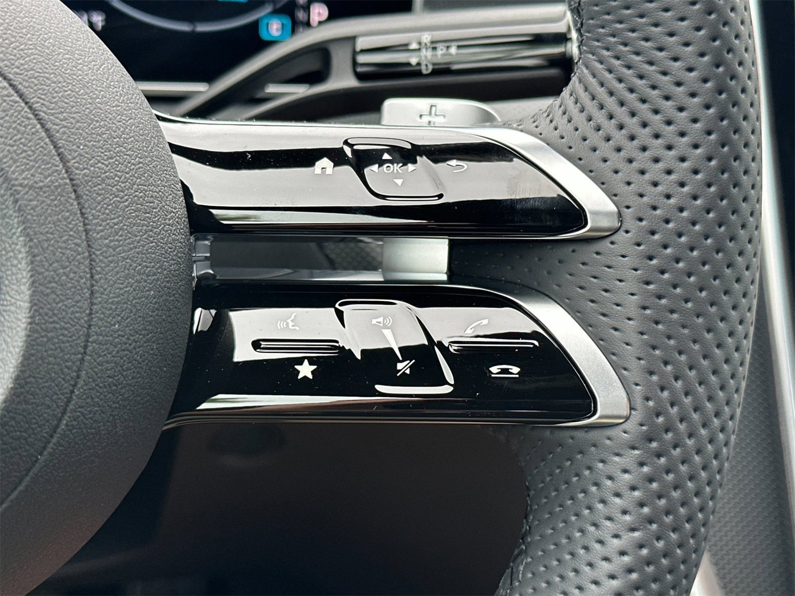 New 2025 Mercedes-Benz C 300 4MATIC Sedan image 28