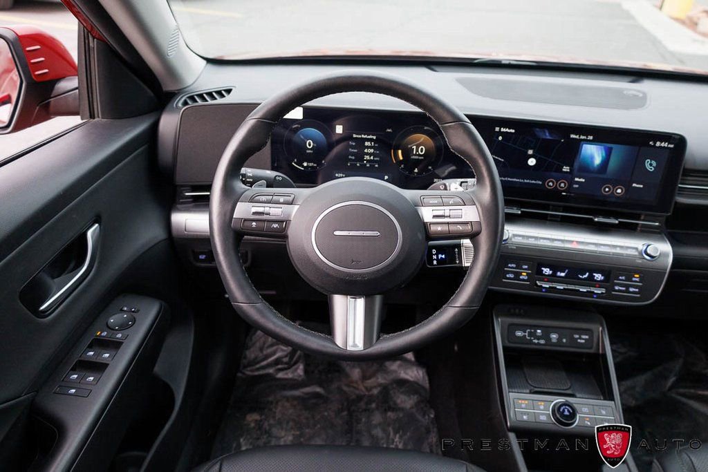 Used 2025 Hyundai Kona Limited AWD/4WD image 2