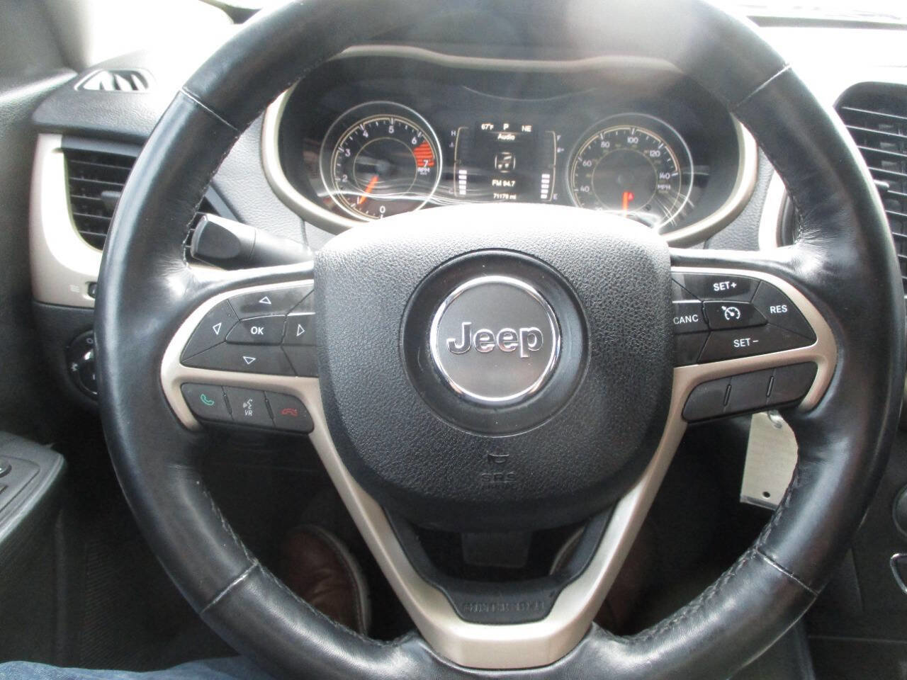 Used 2016 Jeep Cherokee Latitude w/ Cold Weather Group image 21