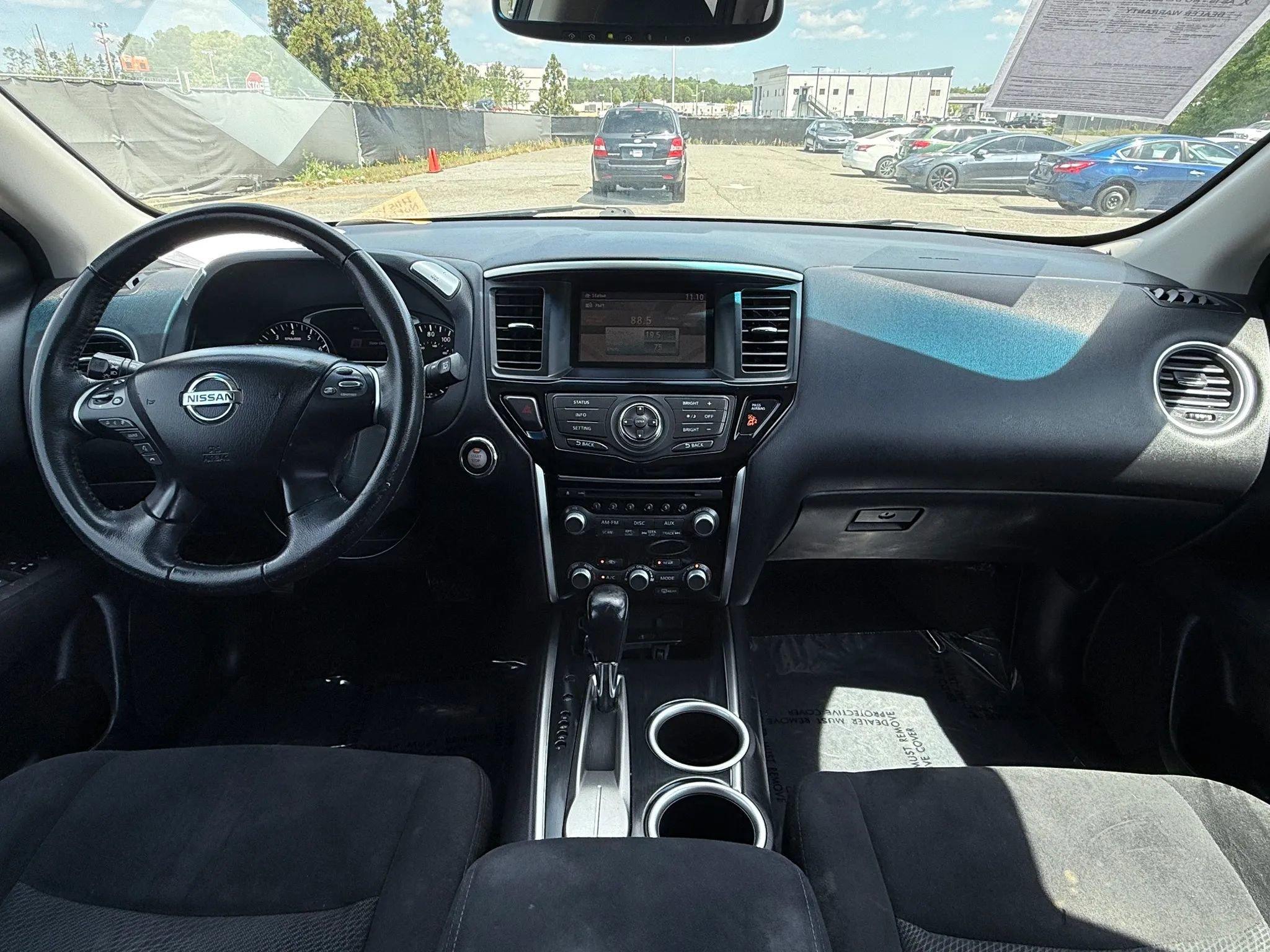 Used 2015 Nissan Pathfinder SV image 3