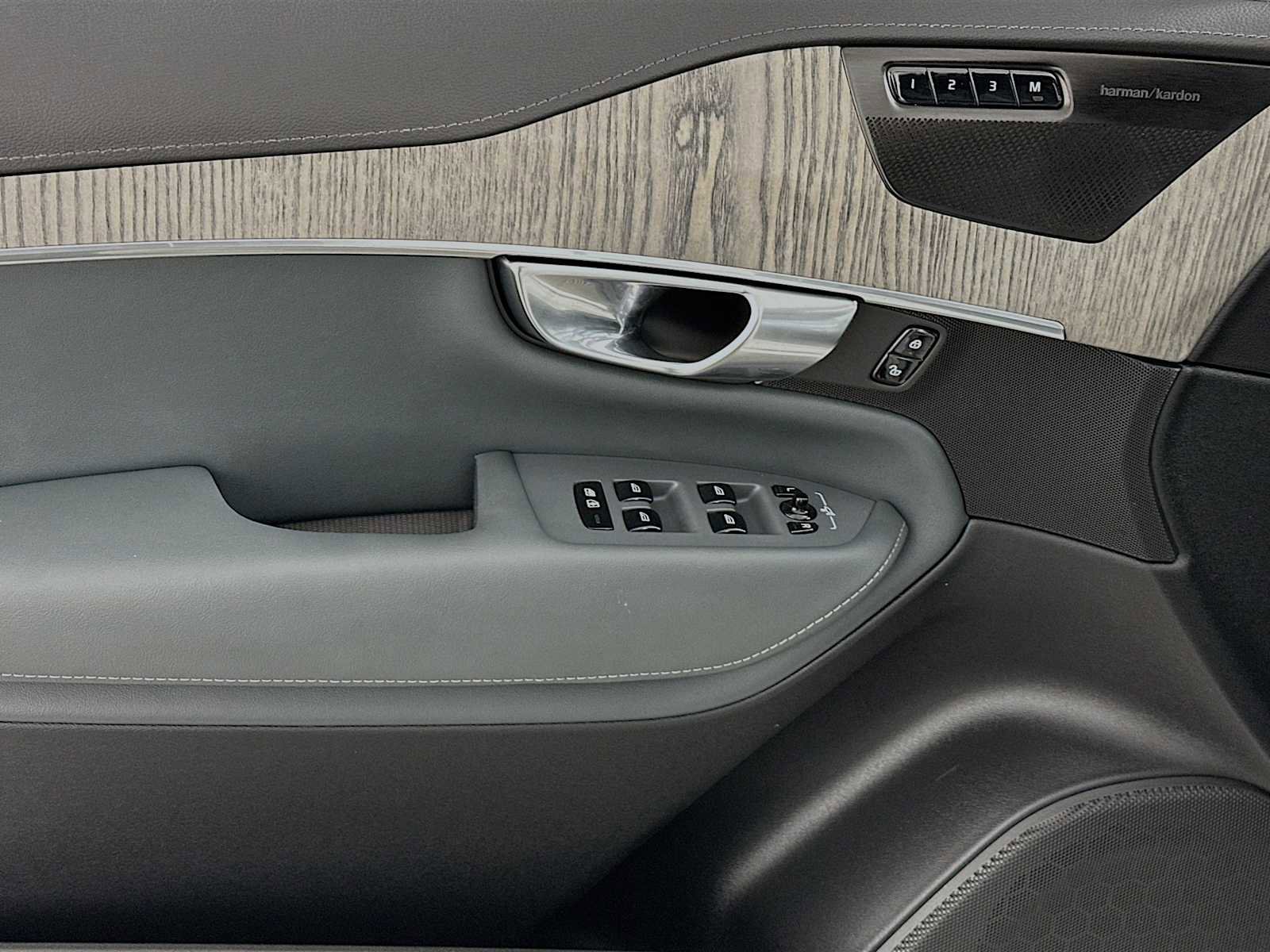 Certified 2023 Volvo XC90 B6 Ultimate image 17