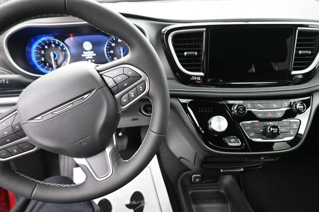 New 2027 Chrysler Pacifica Select AWD/4WD image 30