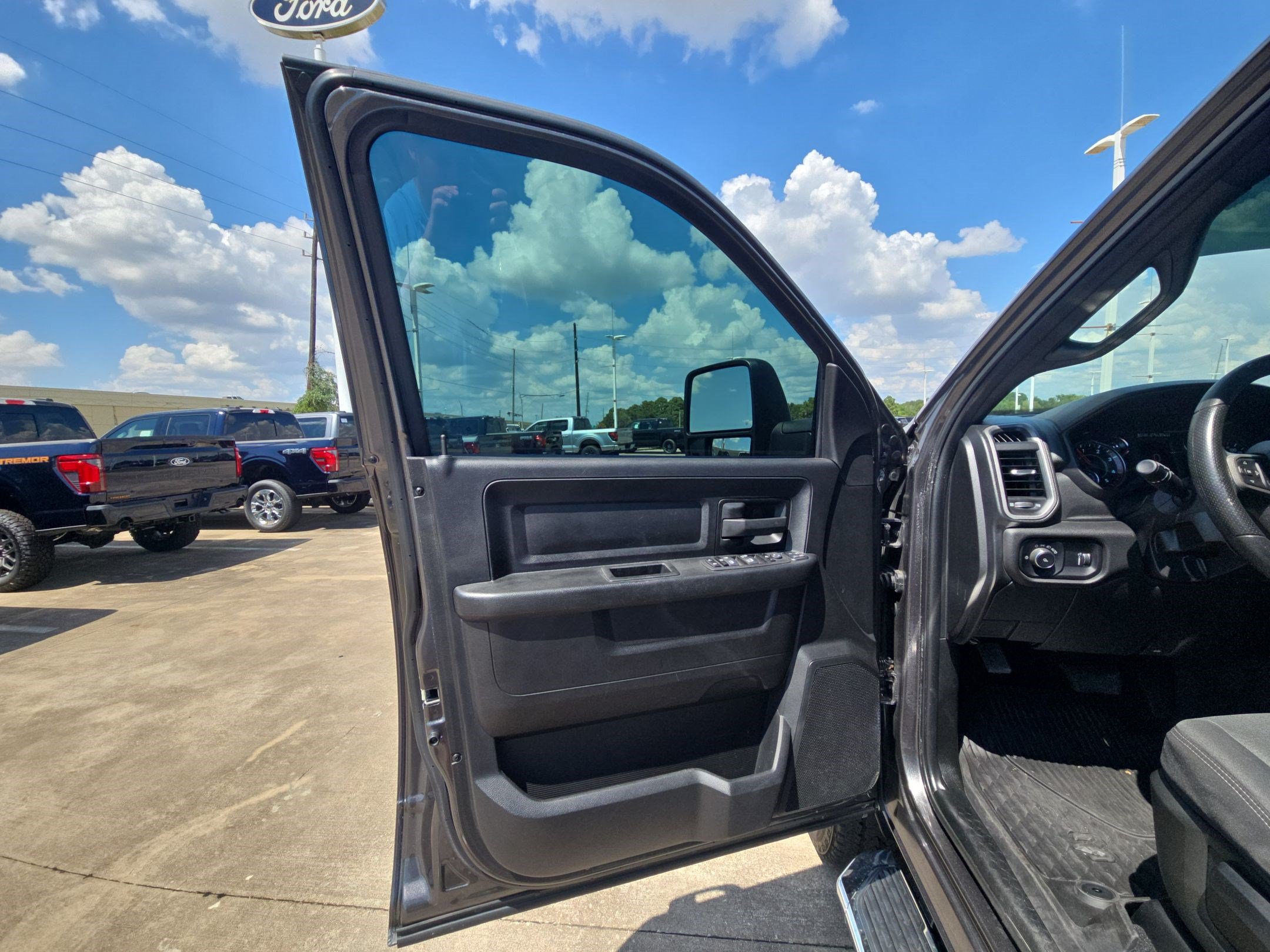 Used 2024 RAM 2500 Tradesman w/ Chrome Appearance Group AWD/4WD image 14