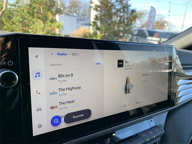 Used 2025 Toyota Camry SE image 24