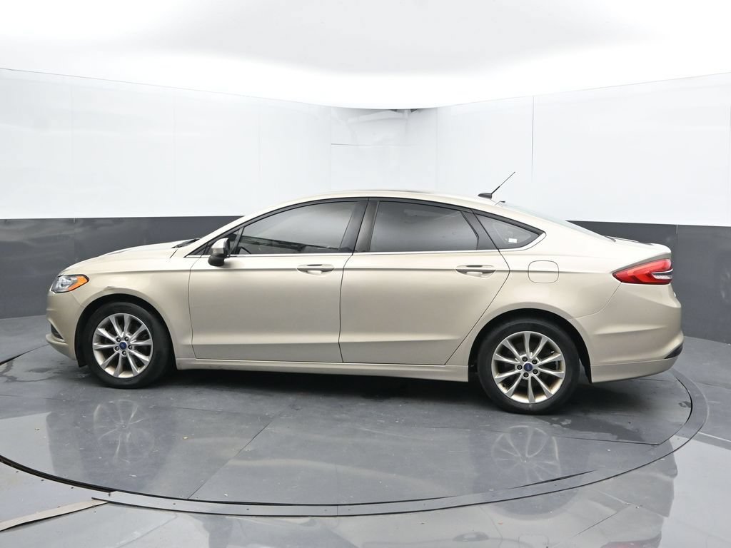 Used 2017 Ford Fusion SE FWD image 8