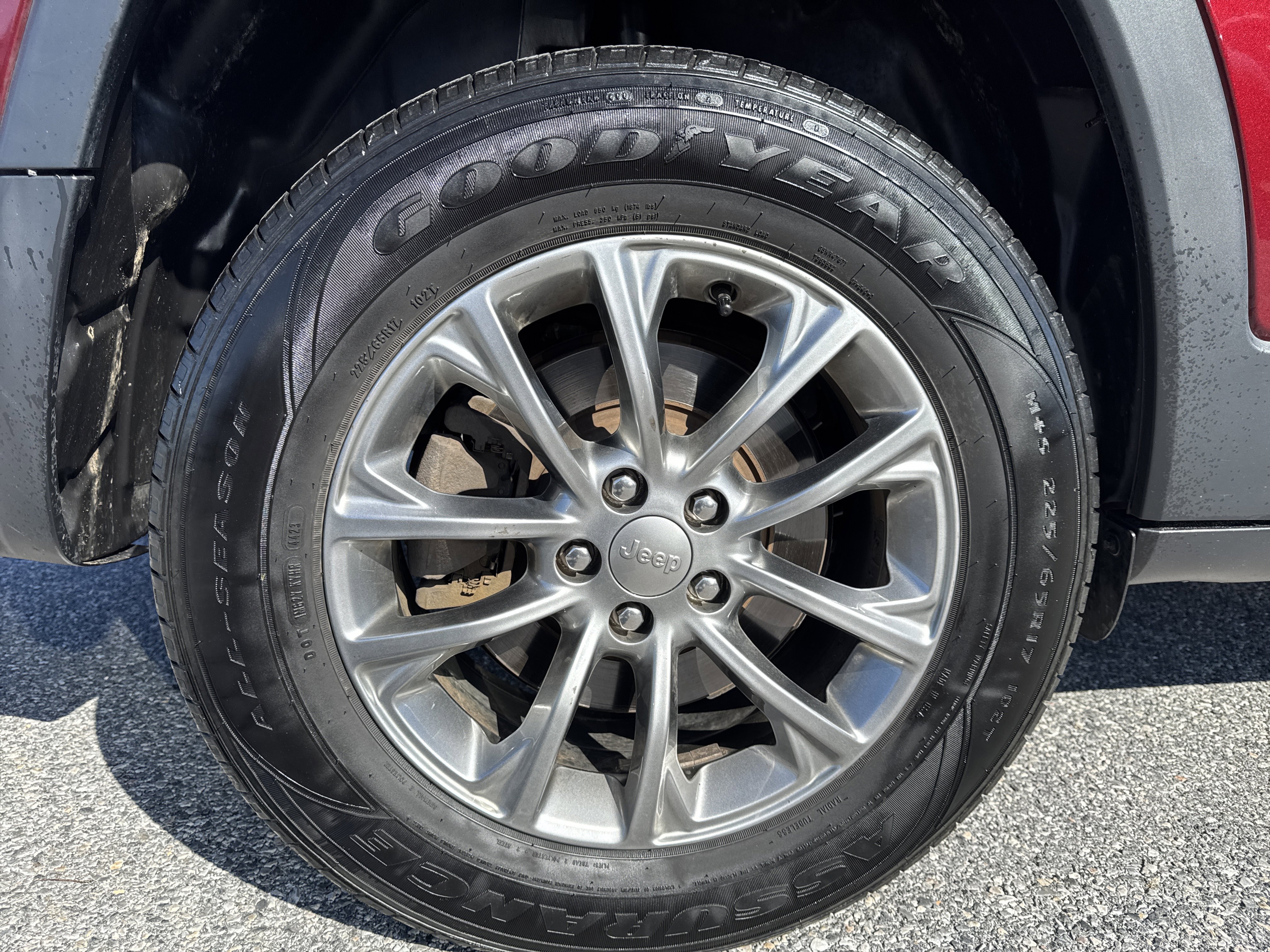 Used 2020 Jeep Cherokee Latitude Plus w/ Cold Weather Group image 11