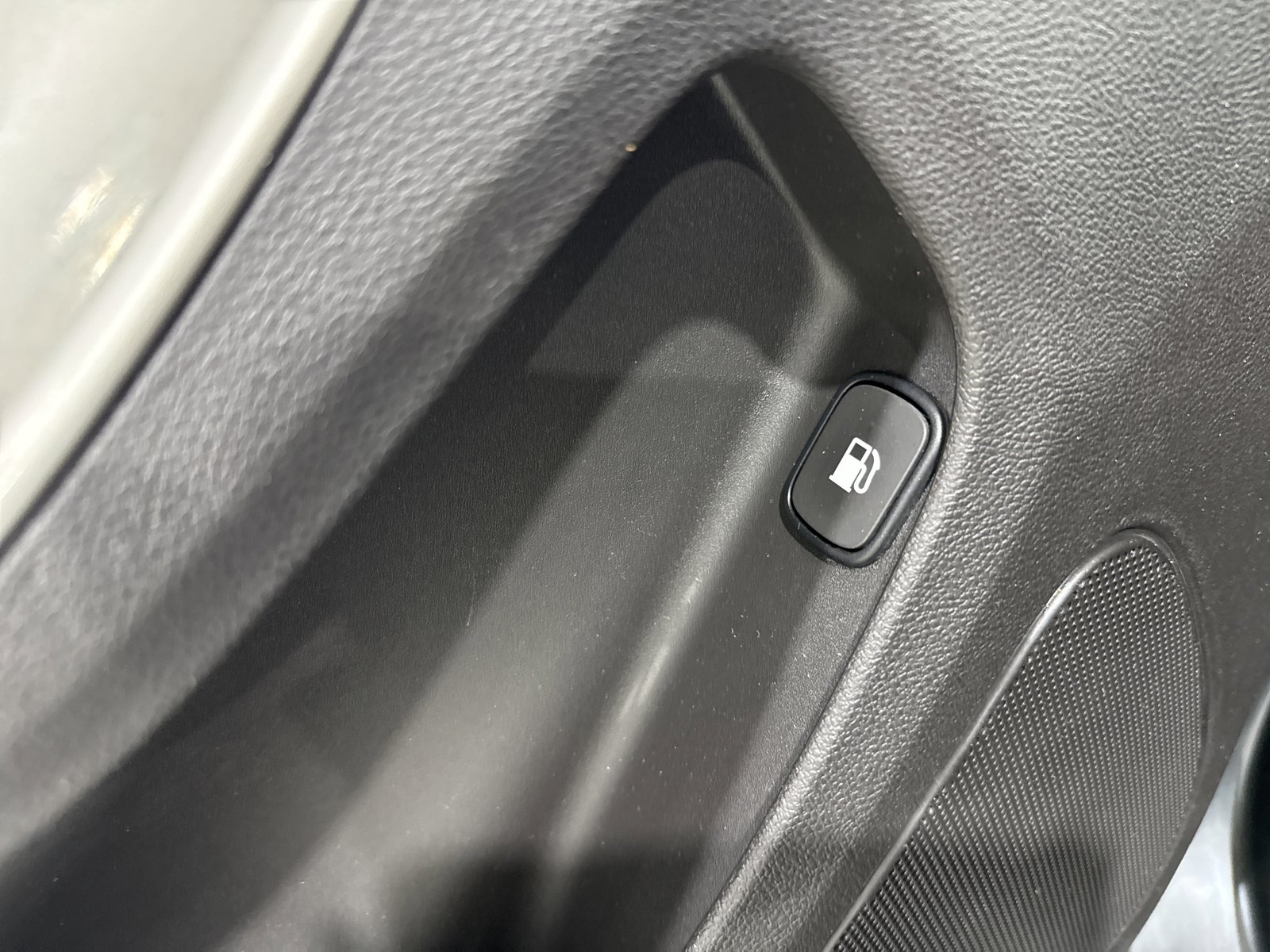 Used 2014 Chevrolet Volt FWD image 27