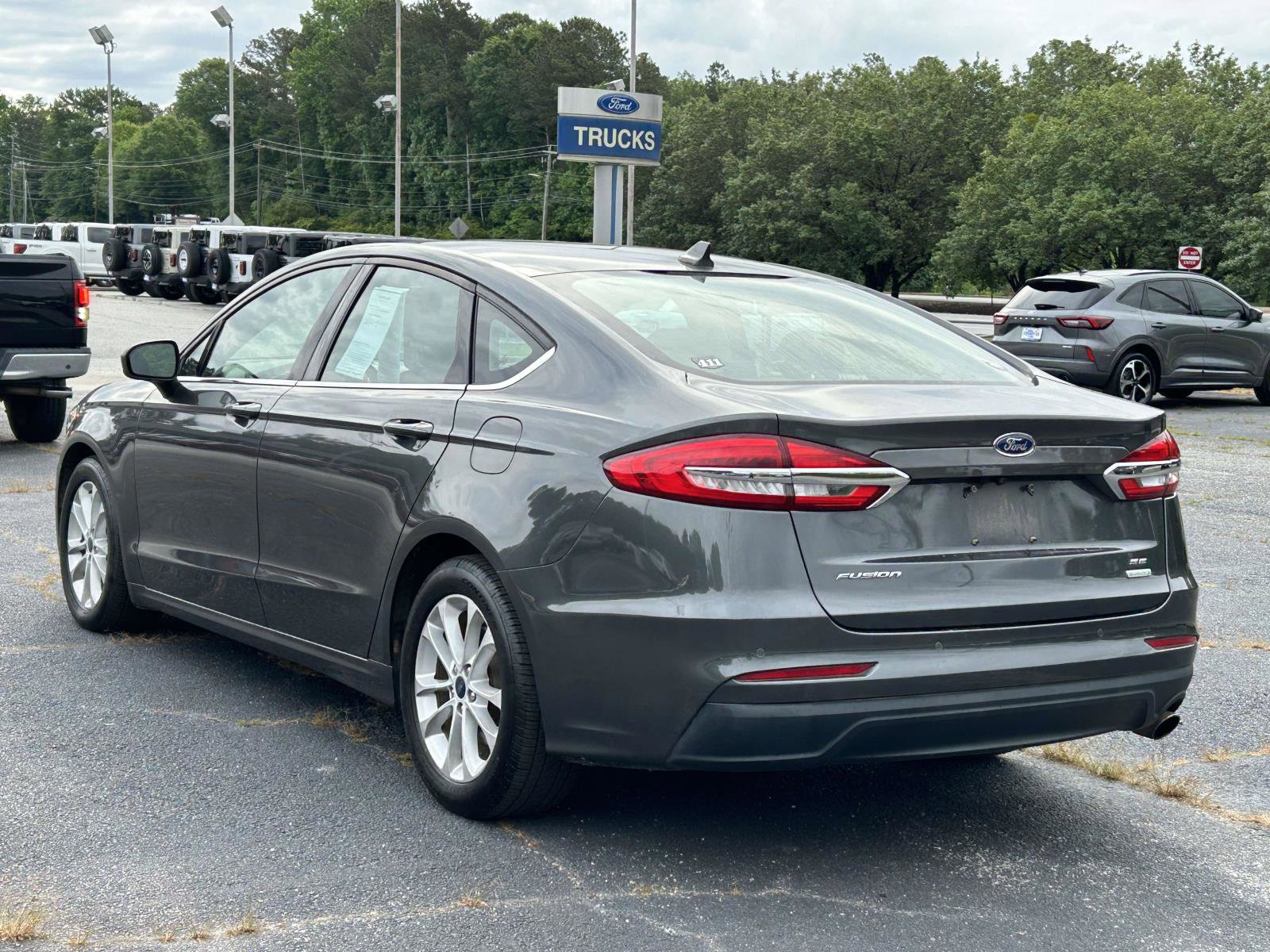 Used 2020 Ford Fusion SE FWD image 4