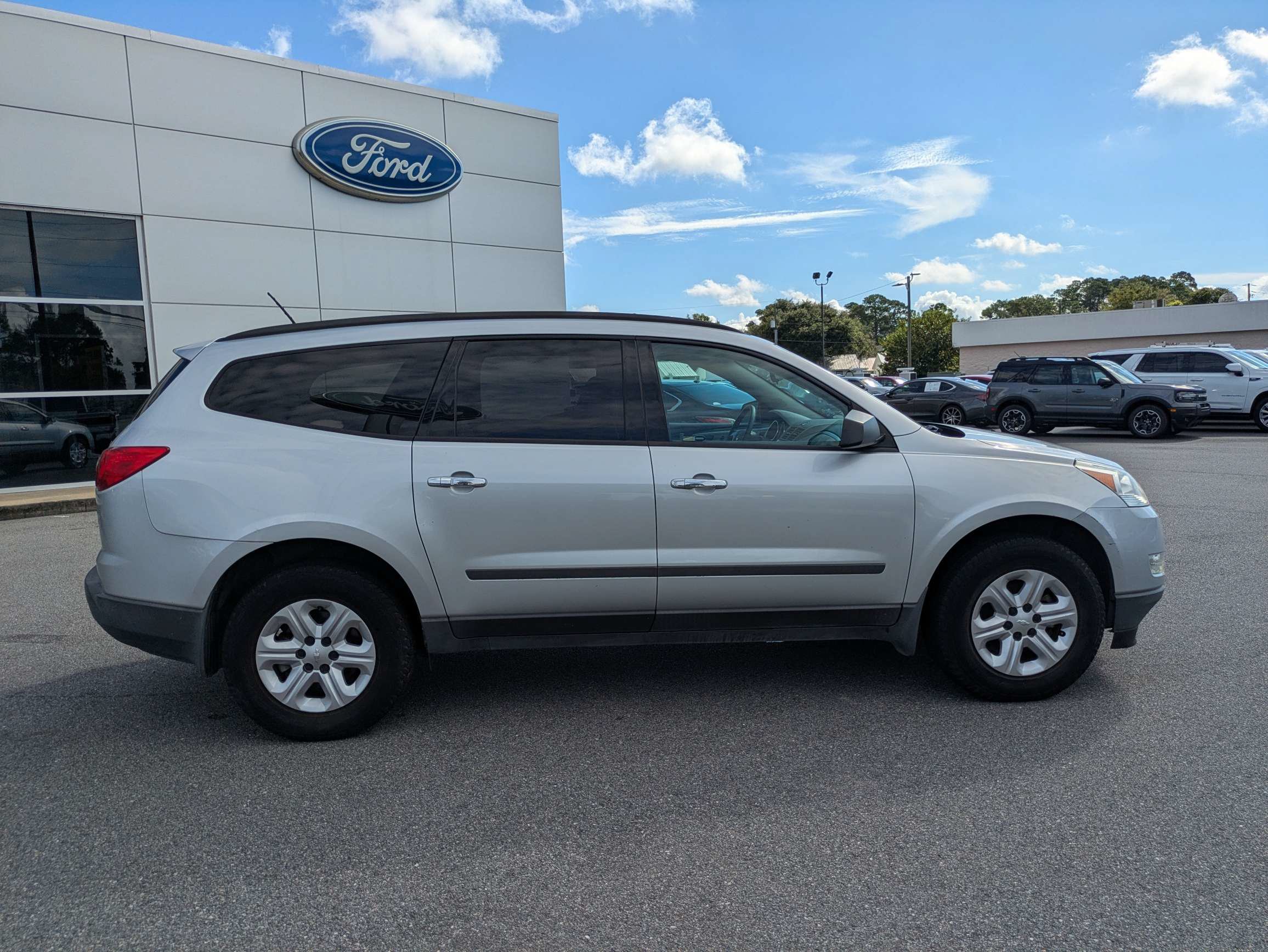 Used 2012 Chevrolet Traverse LS FWD image 6