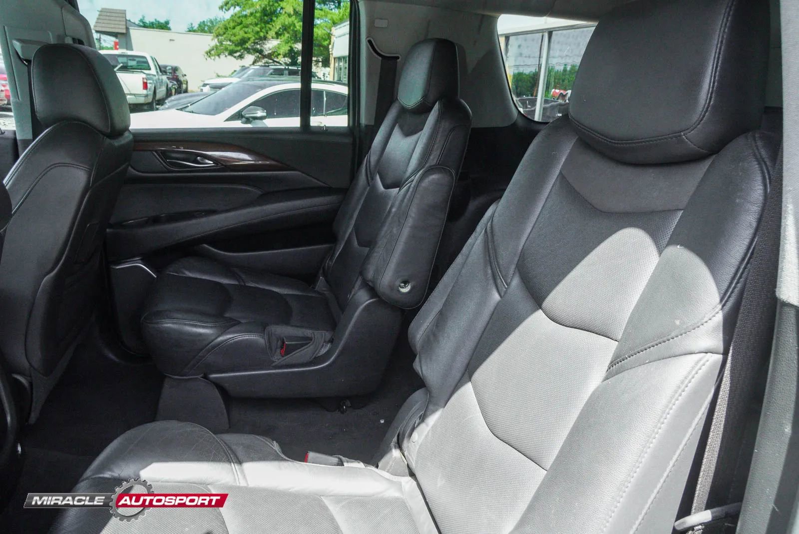 Used 2018 Cadillac Escalade ESV Premium Luxury AWD/4WD image 25