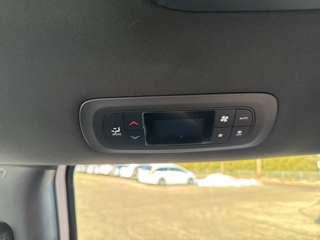New 2026 Chrysler Pacifica Select image 22
