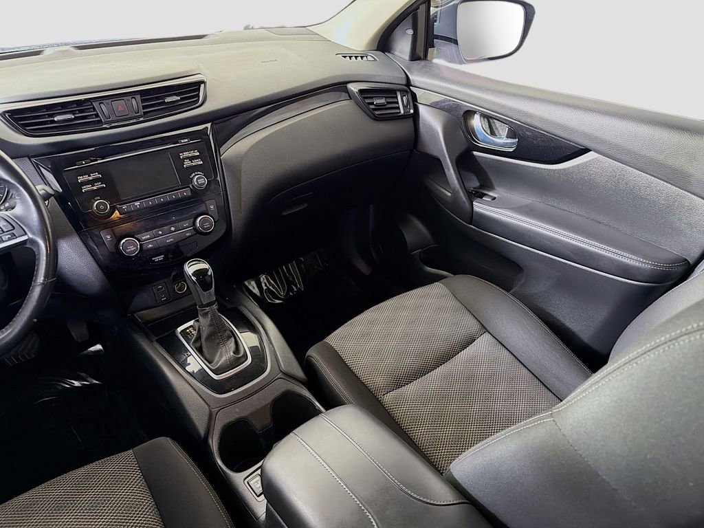 Used 2018 Nissan Rogue Sport SV w/ SV All-Weather Package image 25