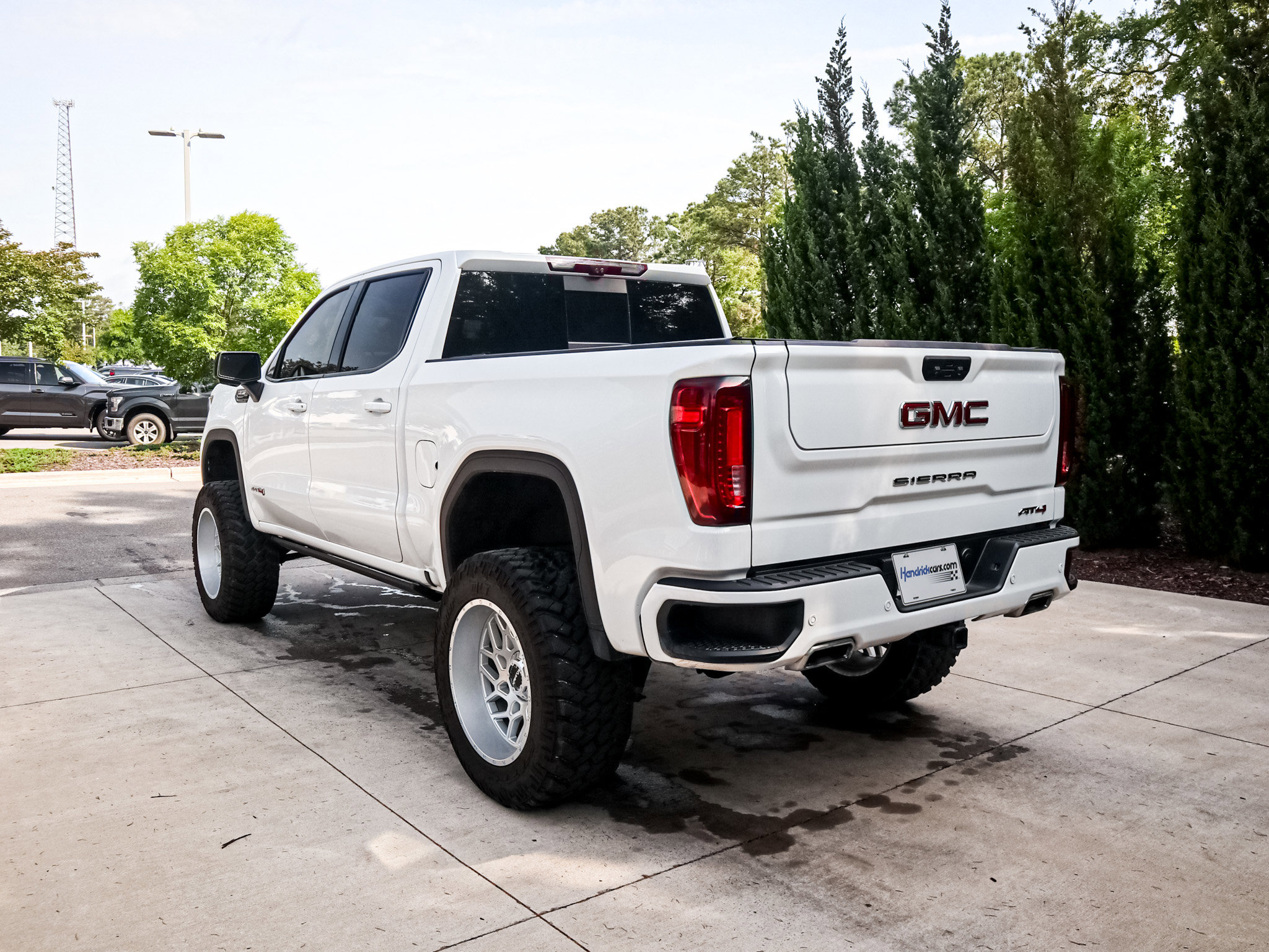Used 2023 GMC Sierra 1500 AT4 w/ Technology Package AWD/4WD image 9