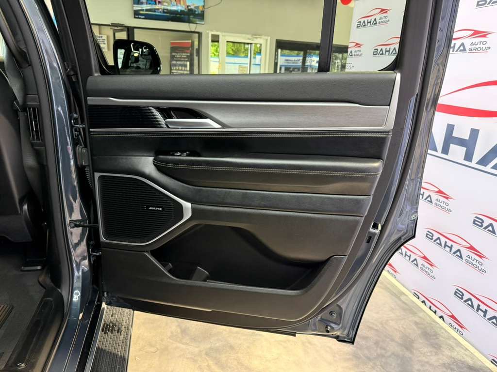 Used 2025 Jeep Wagoneer Series II AWD/4WD image 48