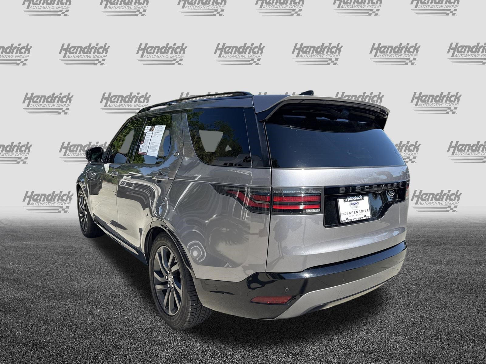 Used 2021 Land Rover Discovery S R-Dynamic AWD/4WD image 7
