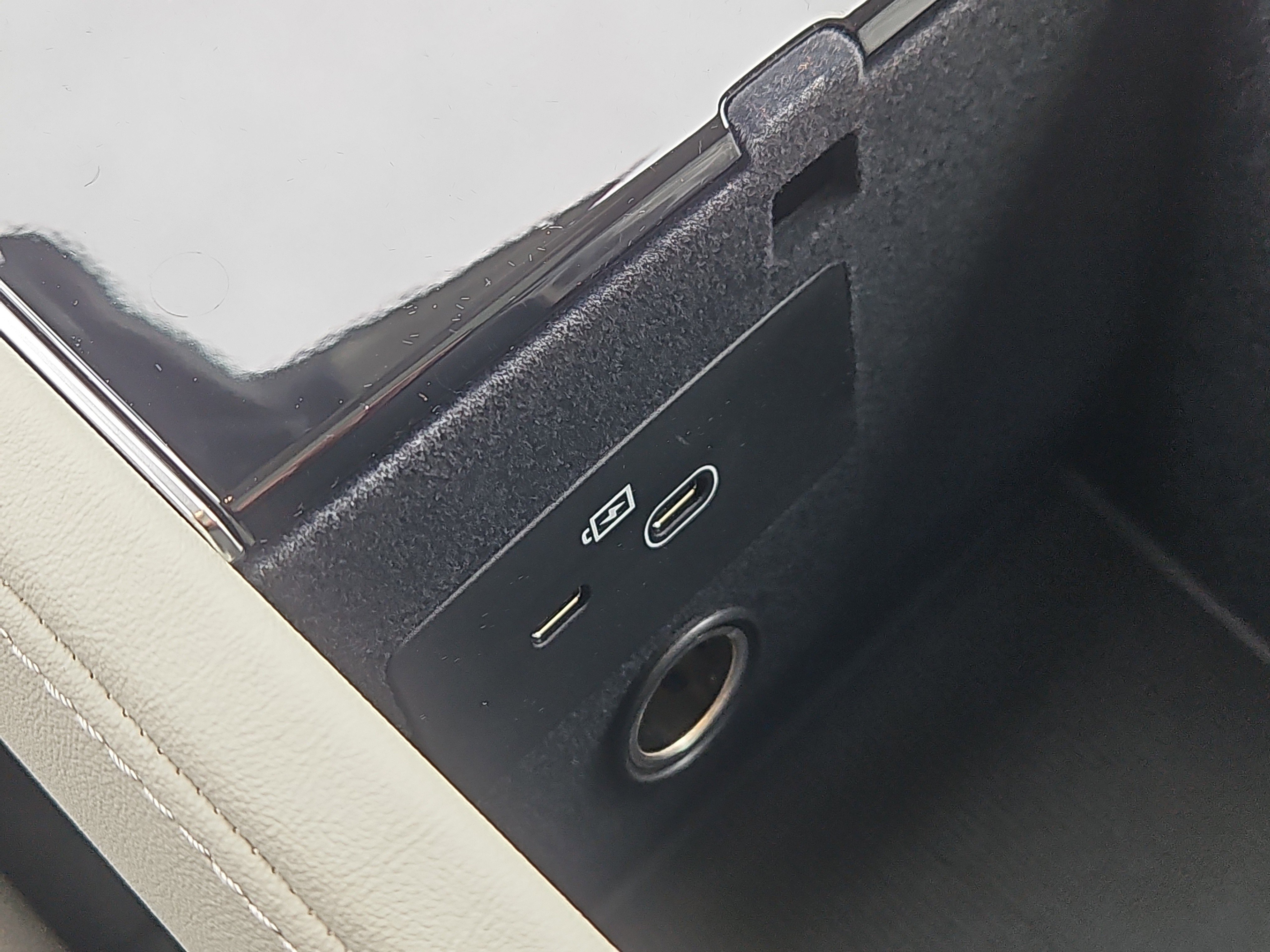 New 2026 Volvo XC90 B6 Ultra w/ Protection Package Premier image 8