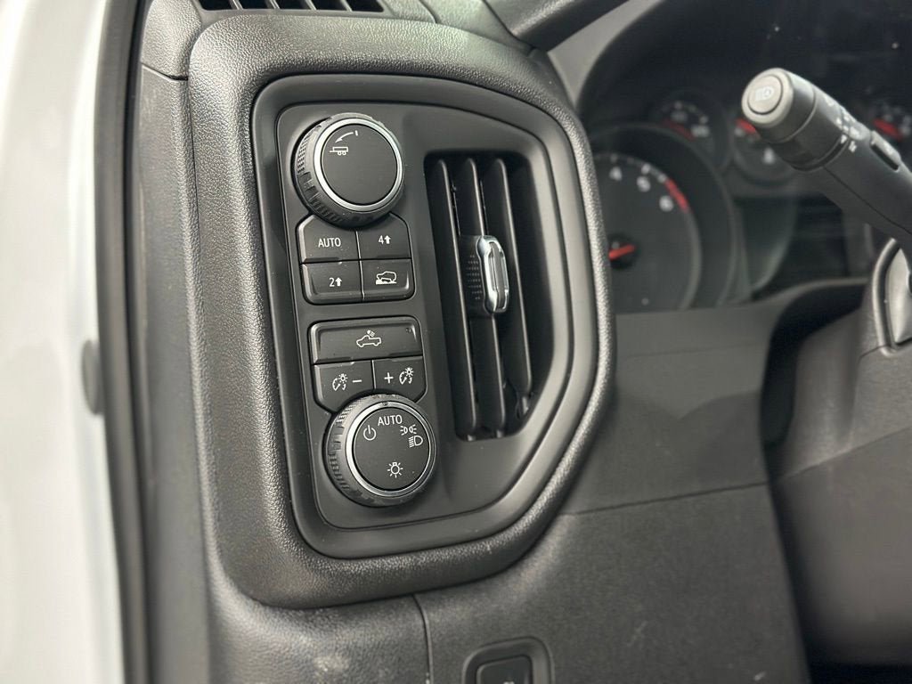 New 2026 Chevrolet Silverado 1500 W/T w/ WT Value Package AWD/4WD image 17