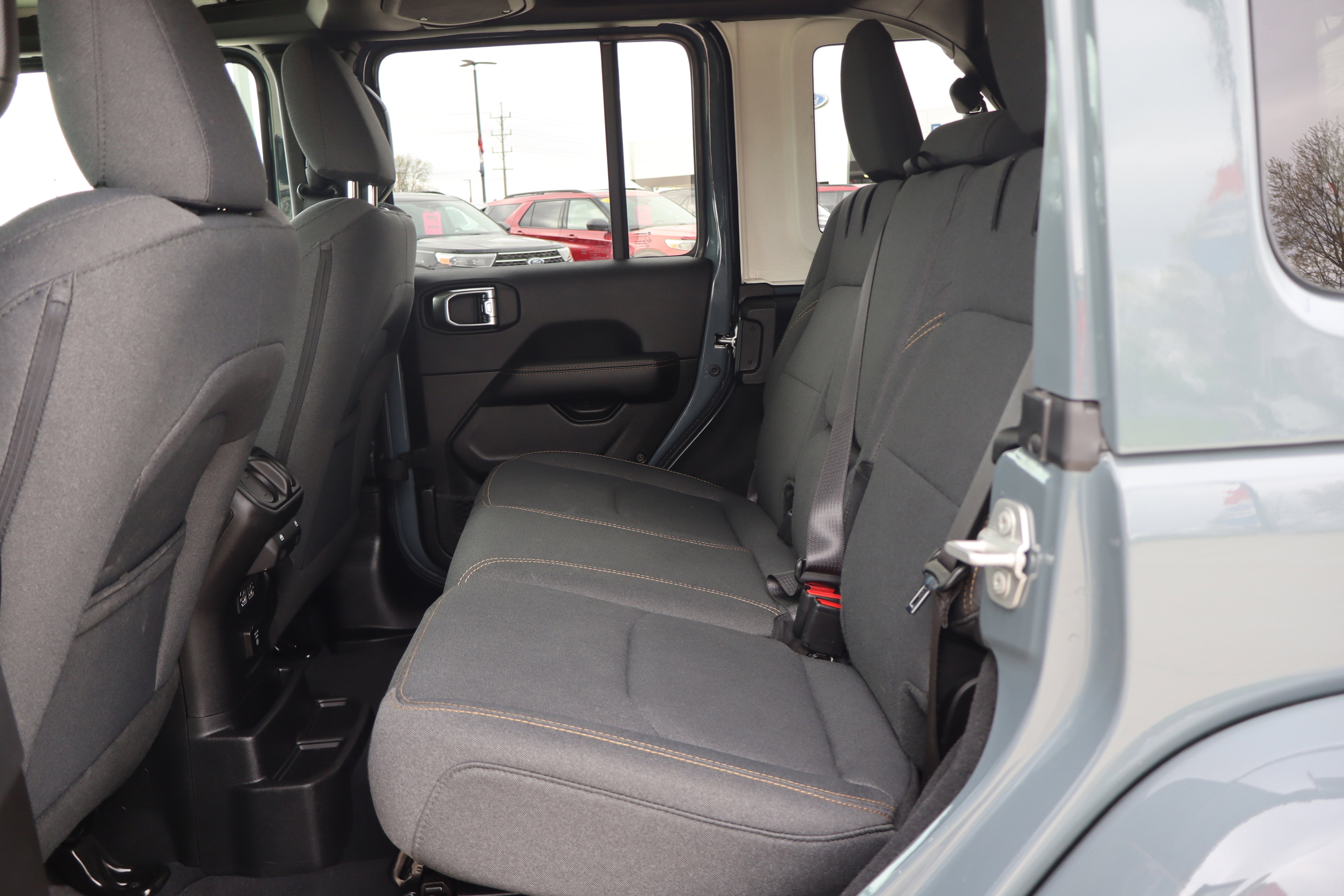 Used 2025 Jeep Wrangler Sahara image 10