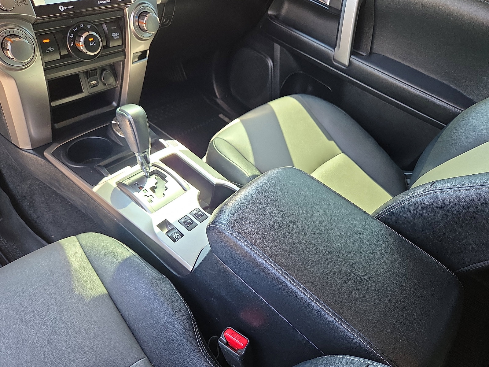 Used 2022 Toyota 4Runner SR5 Premium w/ Moonroof Package AWD/4WD image 25