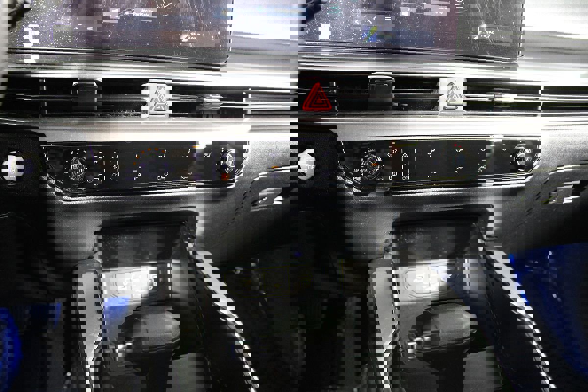 Used 2024 Kia Sorento LX image 16