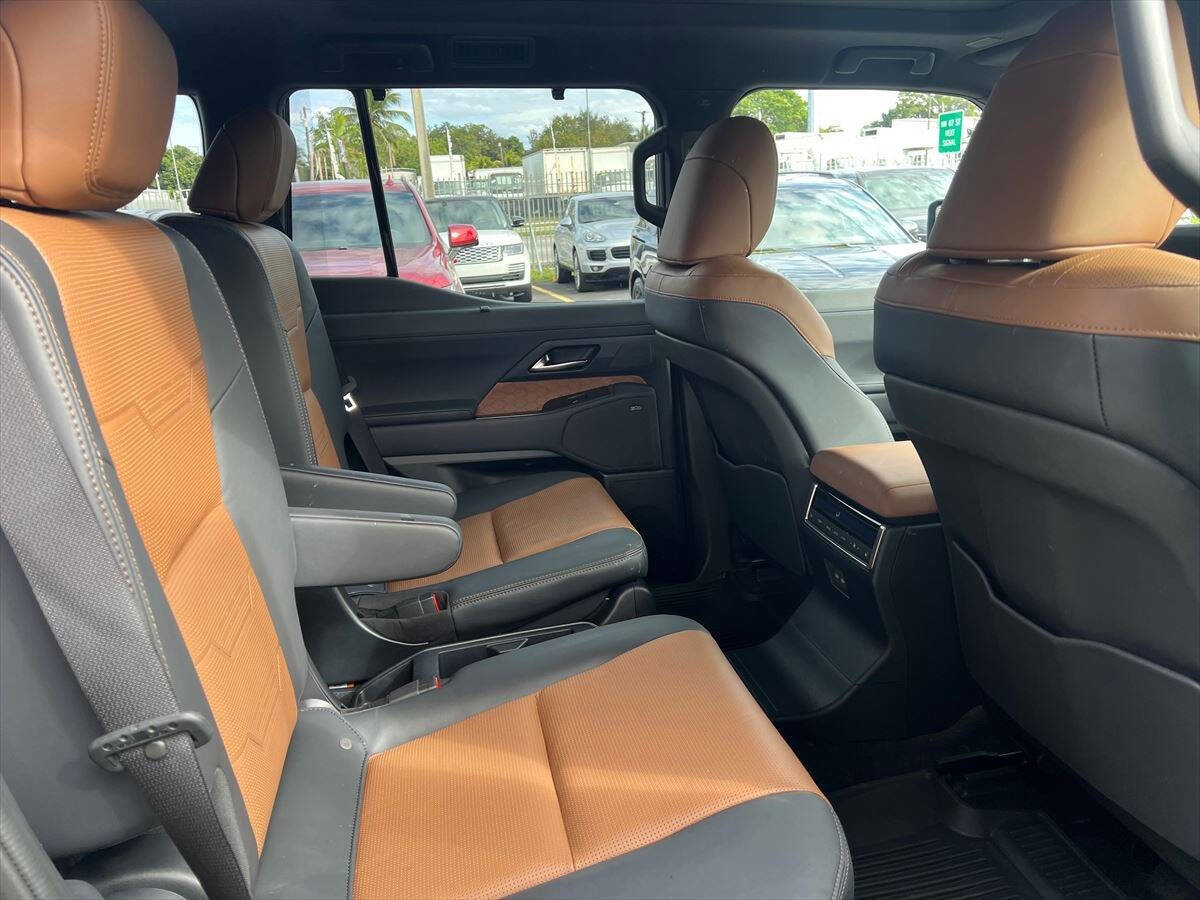Used 2025 Lexus GX 550 Luxury+ AWD 4dr SUV image 9