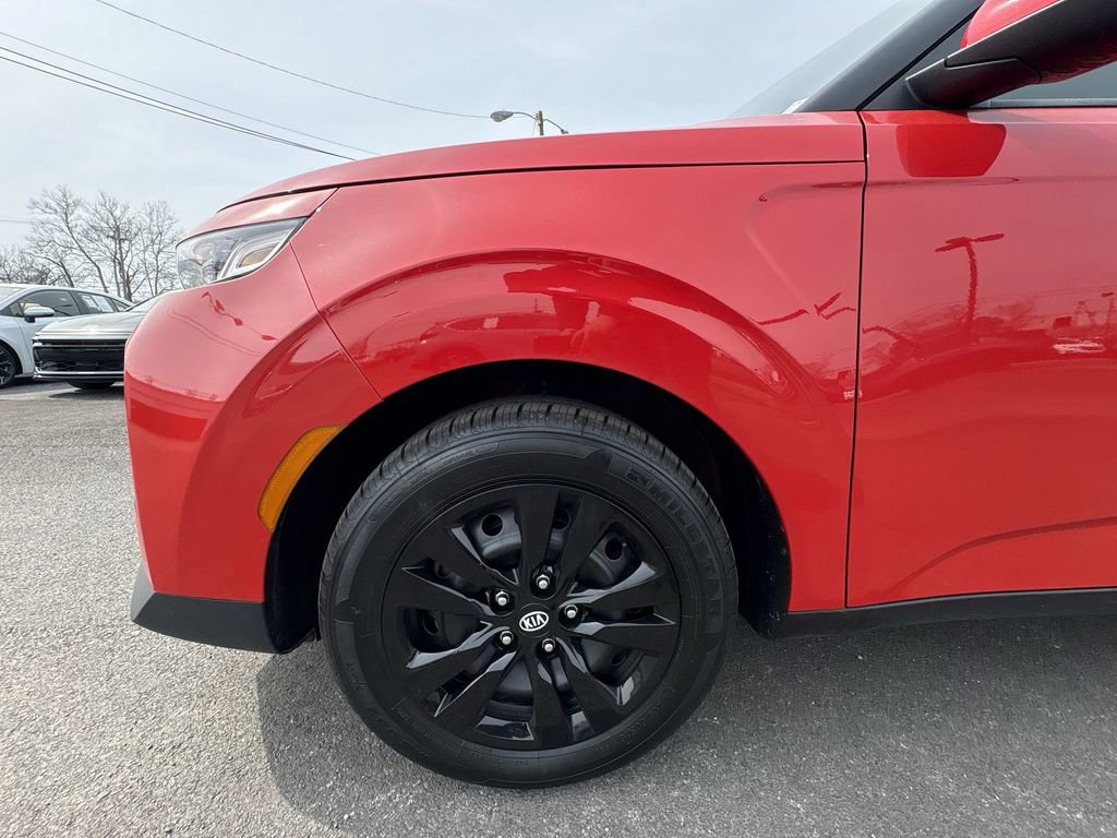Used 2022 Kia Soul LX image 16