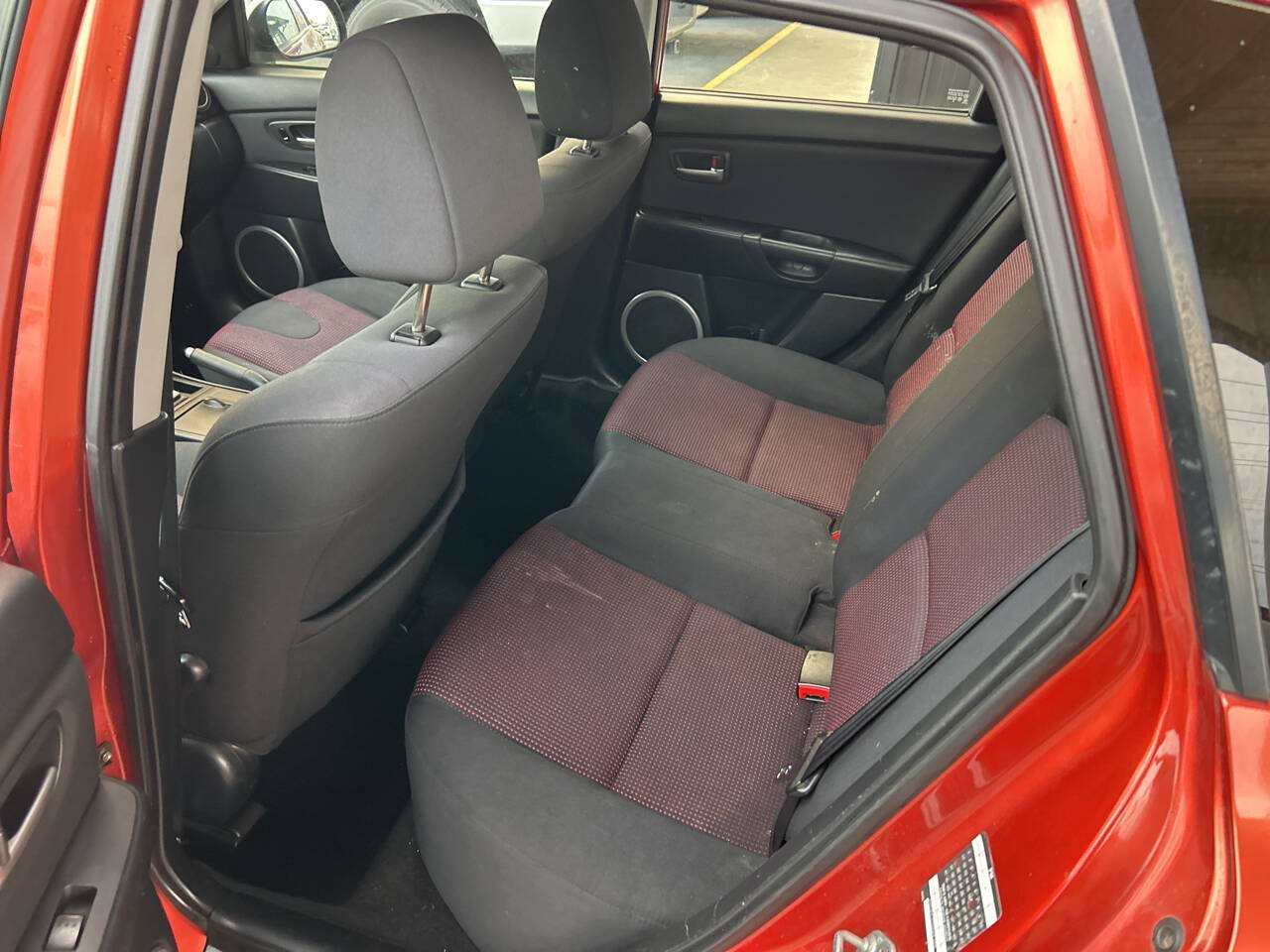 Used 2005 MAZDA MAZDA3 s FWD image 9