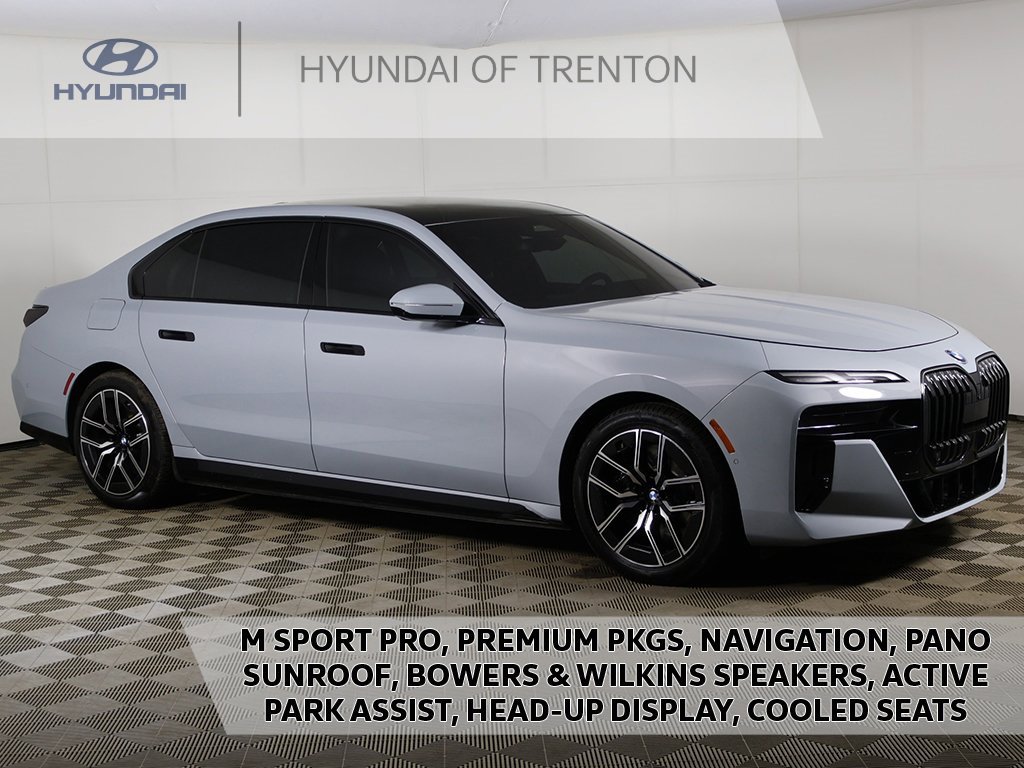 Used 2025 BMW i7 xDrive60 w/ Premium Package video 1