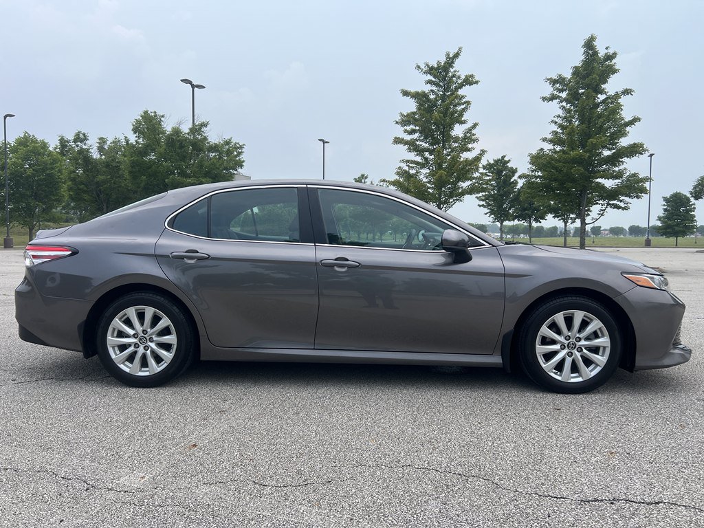 Used 2018 Toyota Camry LE FWD image 6