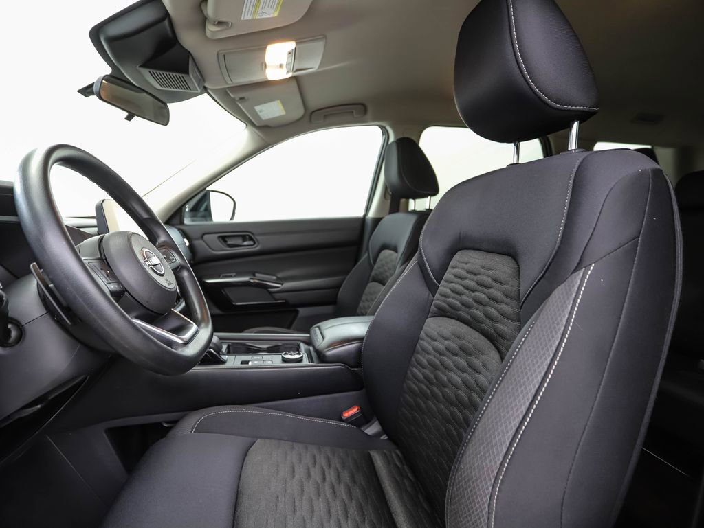 Used 2023 Nissan Pathfinder S image 11