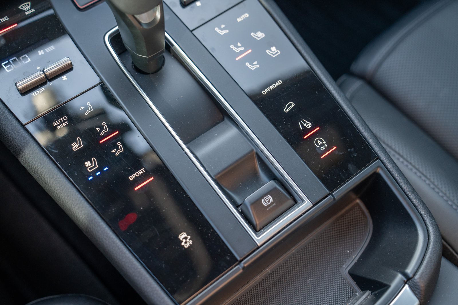 Certified 2026 Porsche Macan AWD/4WD image 18