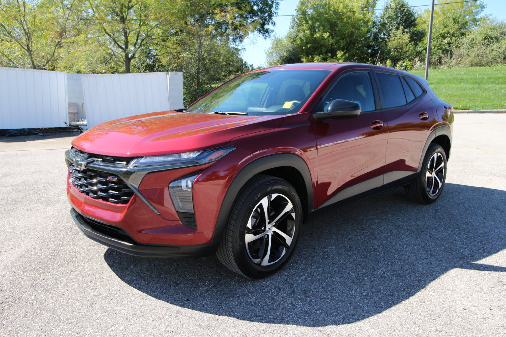 Used 2024 Chevrolet Trax RS w/ Driver Confidence Package FWD image 3