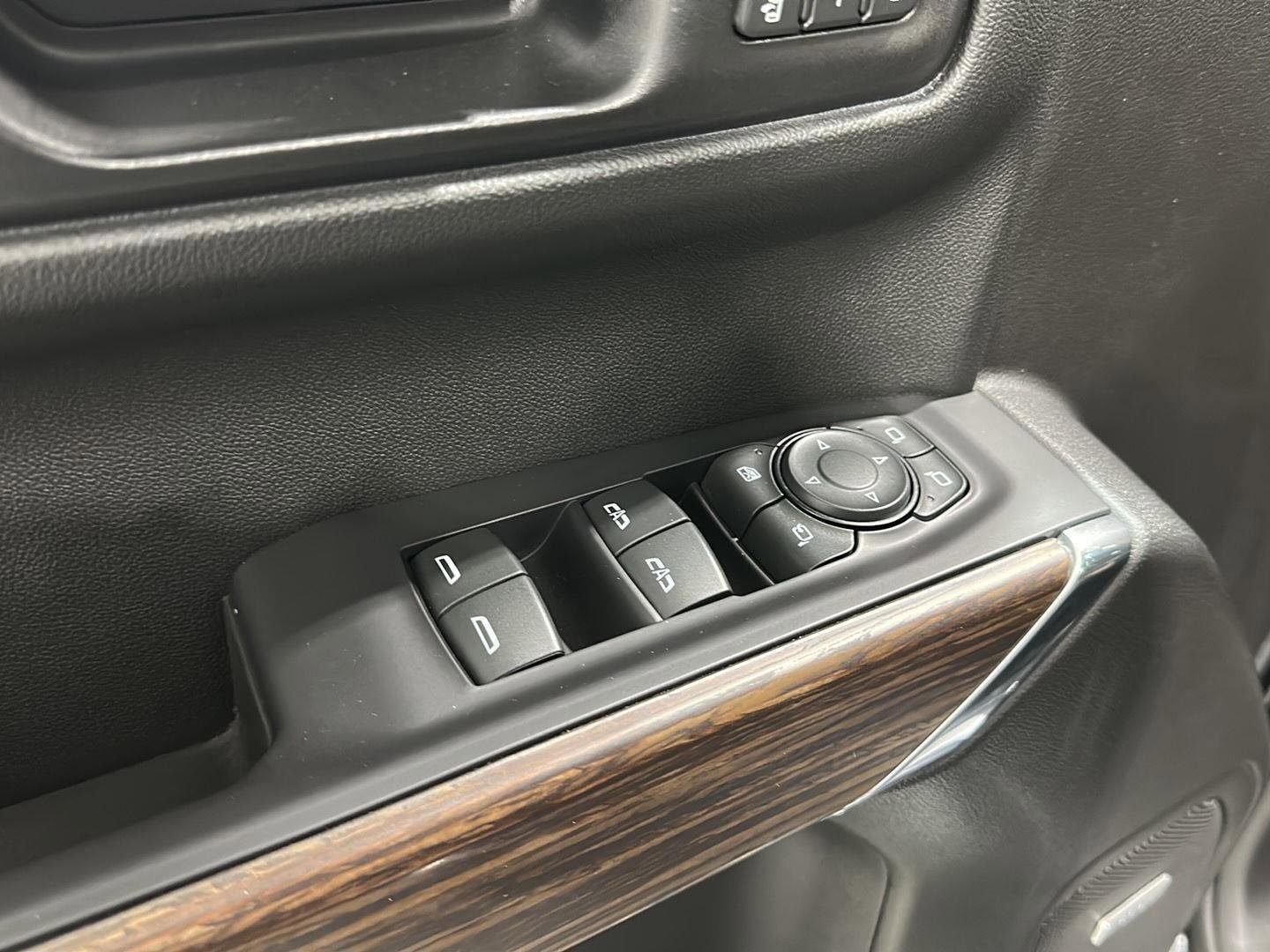 Used 2020 Chevrolet Silverado 1500 High Country w/ Technology Package AWD/4WD image 19