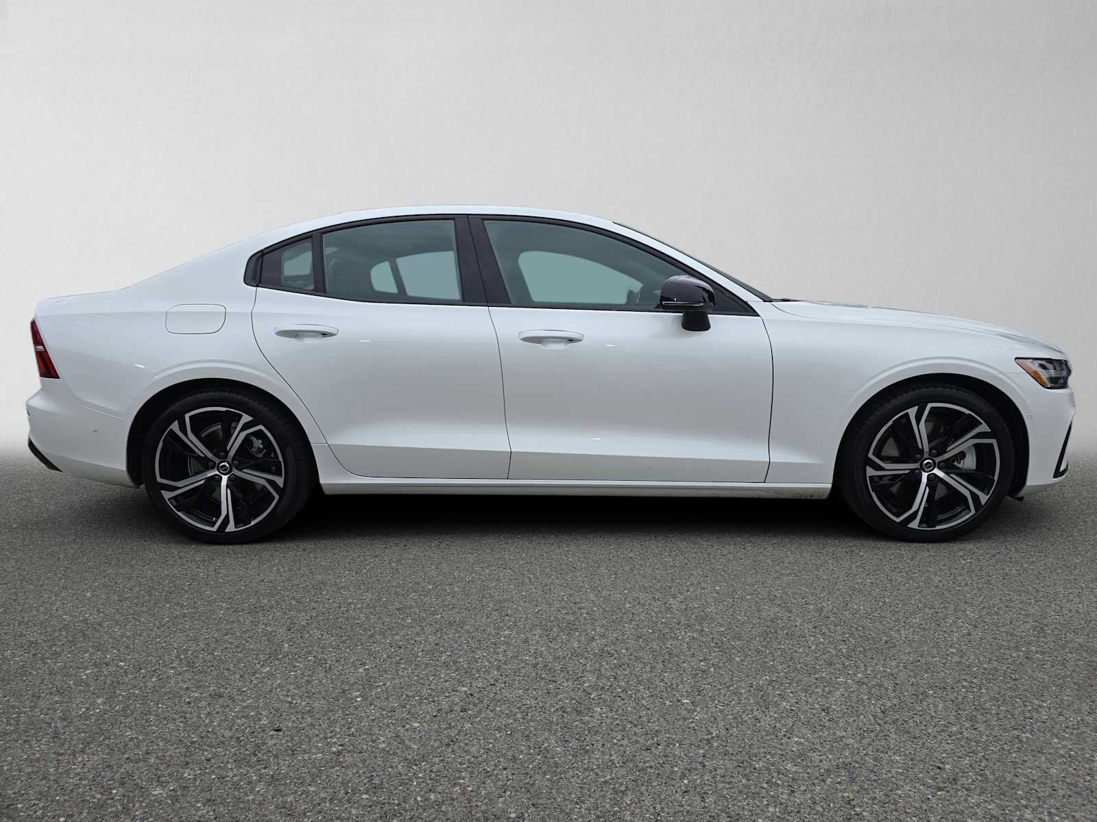 Certified 2023 Volvo S60 T8 Ultimate w/ Climate Package AWD/4WD image 3