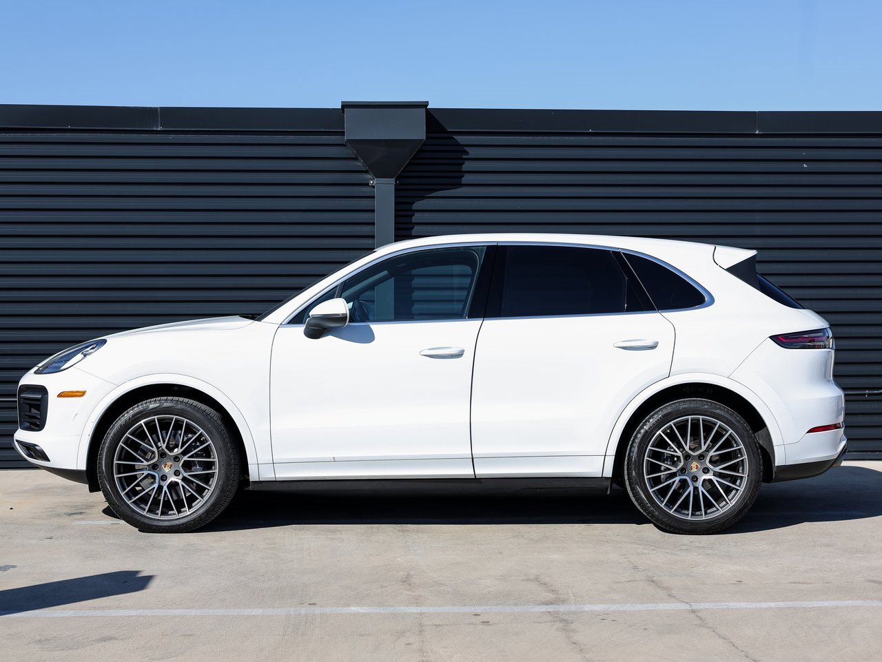 Certified 2022 Porsche Cayenne image 2