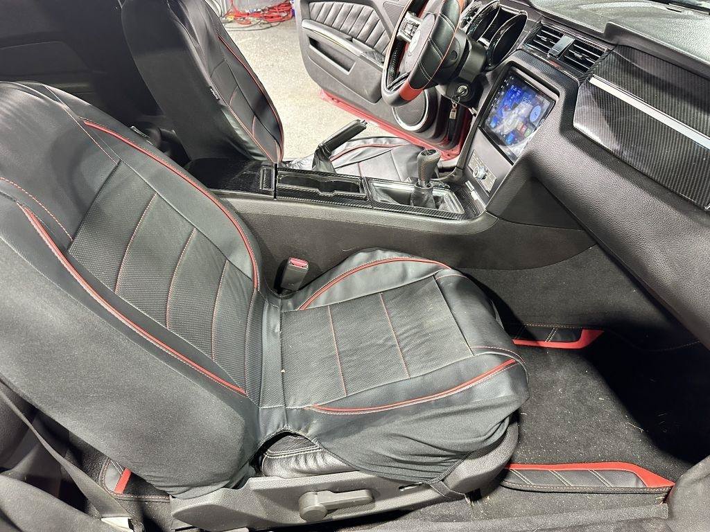 Used 2010 Ford Mustang Premium RWD image 28