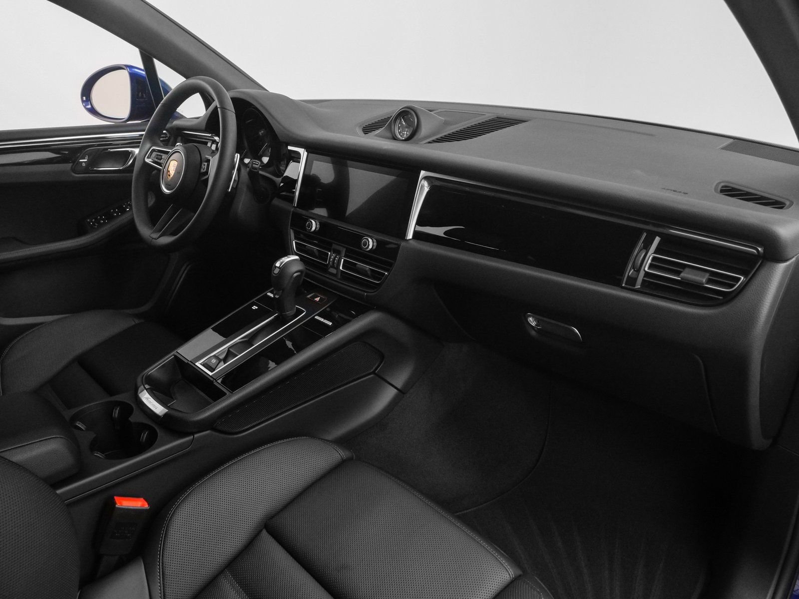 Certified 2025 Porsche Macan AWD/4WD image 21