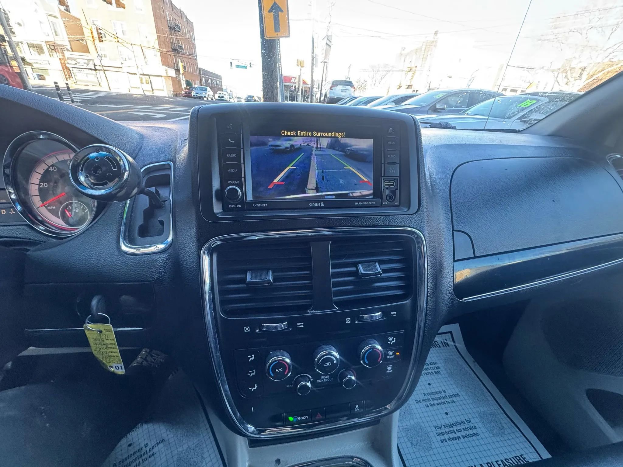 Used 2017 Dodge Grand Caravan SXT image 31