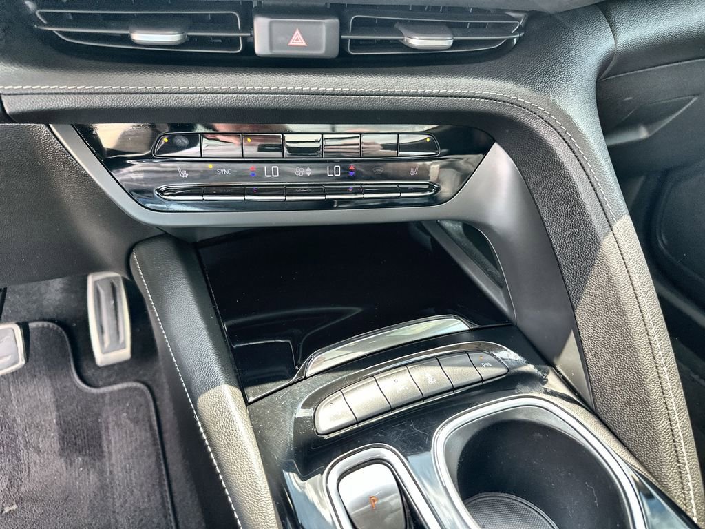 Used 2023 Buick Envision Essence w/ Sport Touring Package FWD image 27