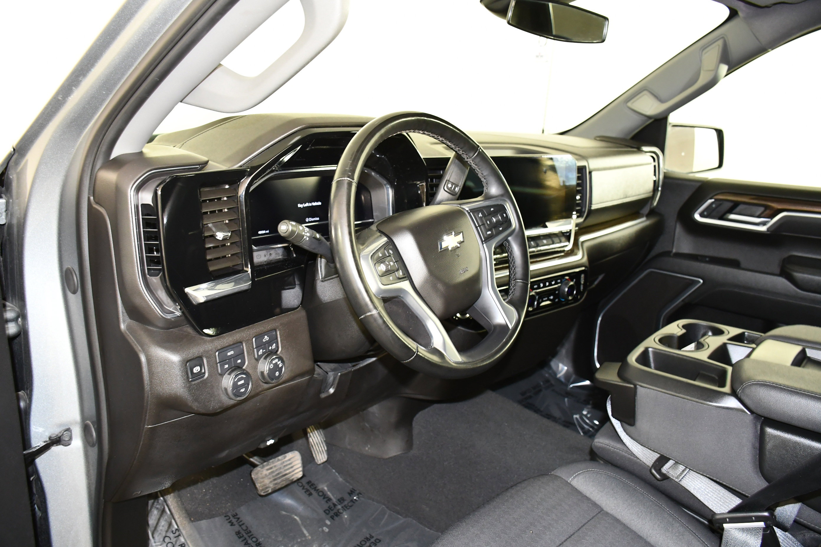 Used 2025 Chevrolet Silverado 1500 LT image 39