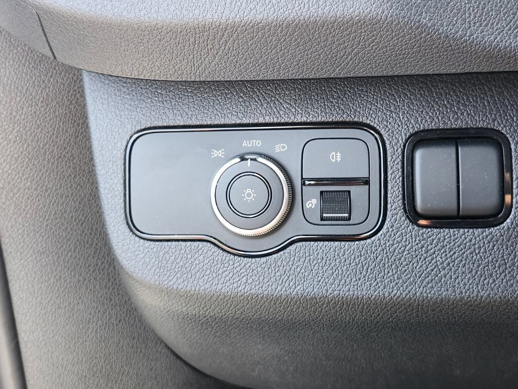 Used 2024 Mercedes-Benz Sprinter 2500 image 25