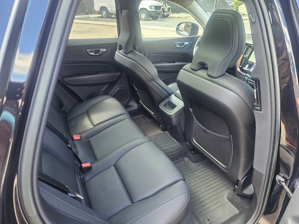 Certified 2023 Volvo XC60 B5 Plus image 10