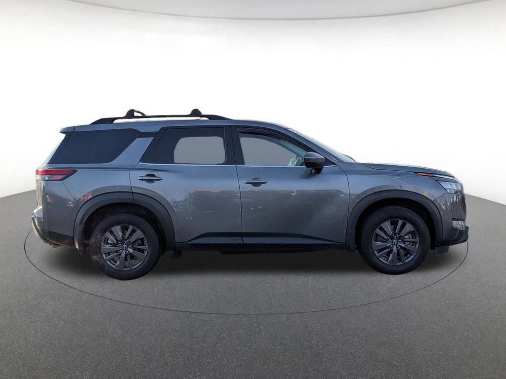 Used 2022 Nissan Pathfinder SV image 4