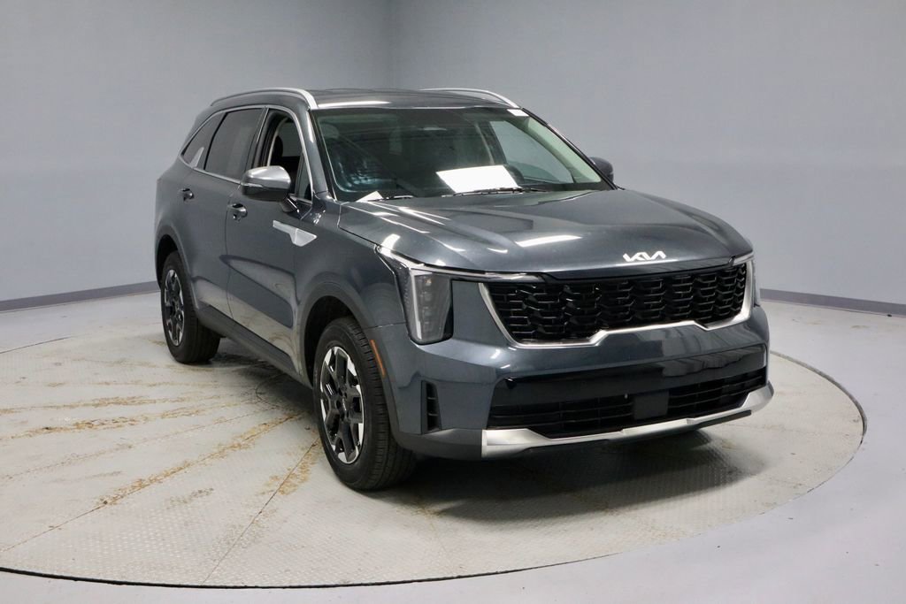 Used 2025 Kia Sorento S image 1