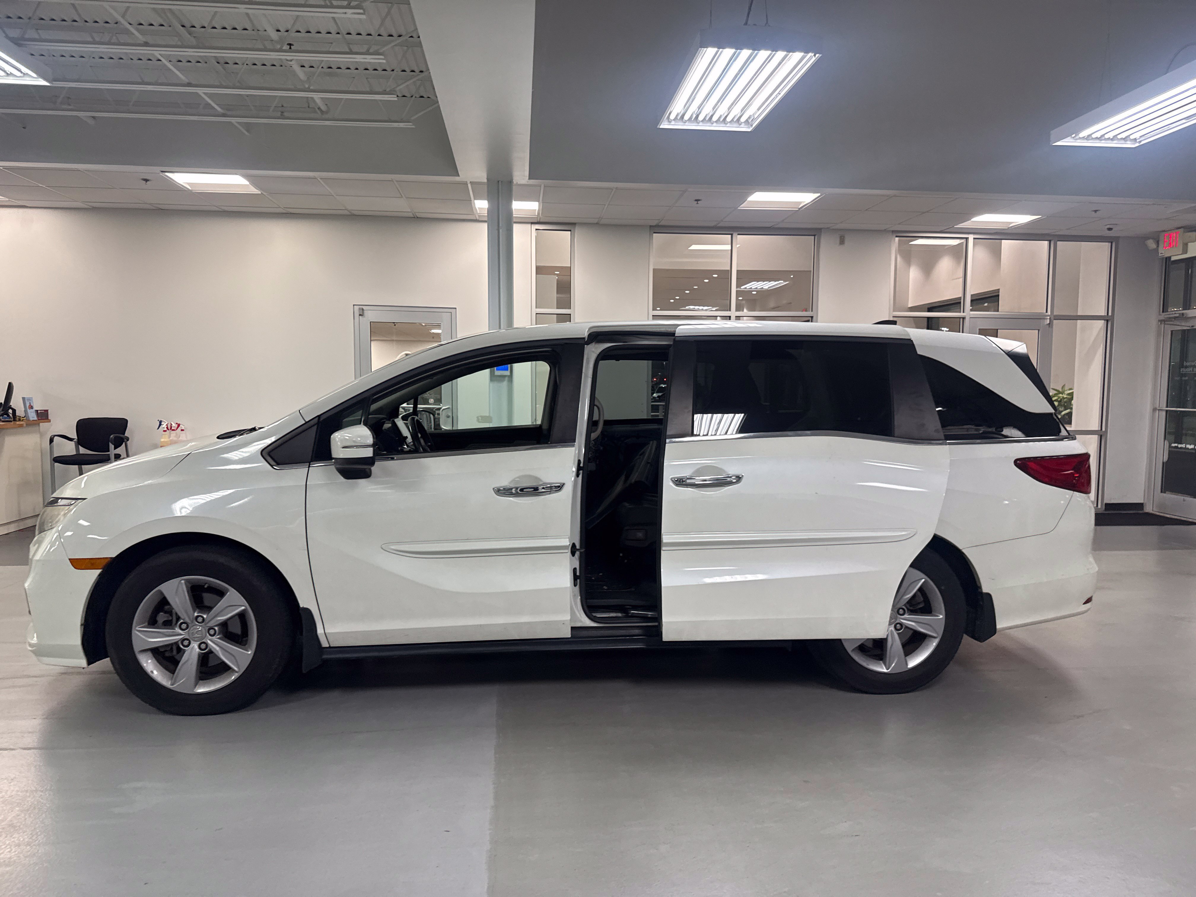 Used 2018 Honda Odyssey EX-L image 9