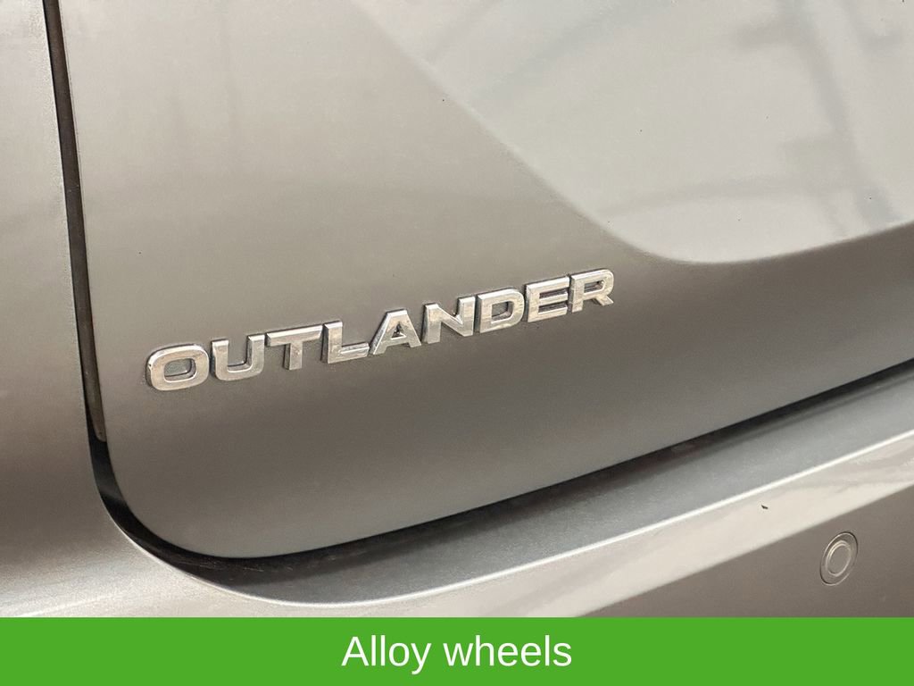 Used 2022 Mitsubishi Outlander SE AWD/4WD image 16