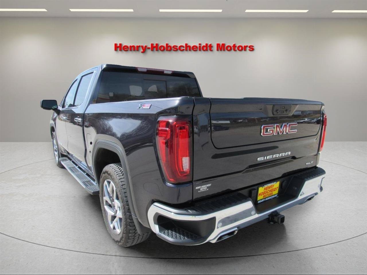 Used 2023 GMC Sierra 1500 SLT w/ SLT Premium Plus Package AWD/4WD image 11