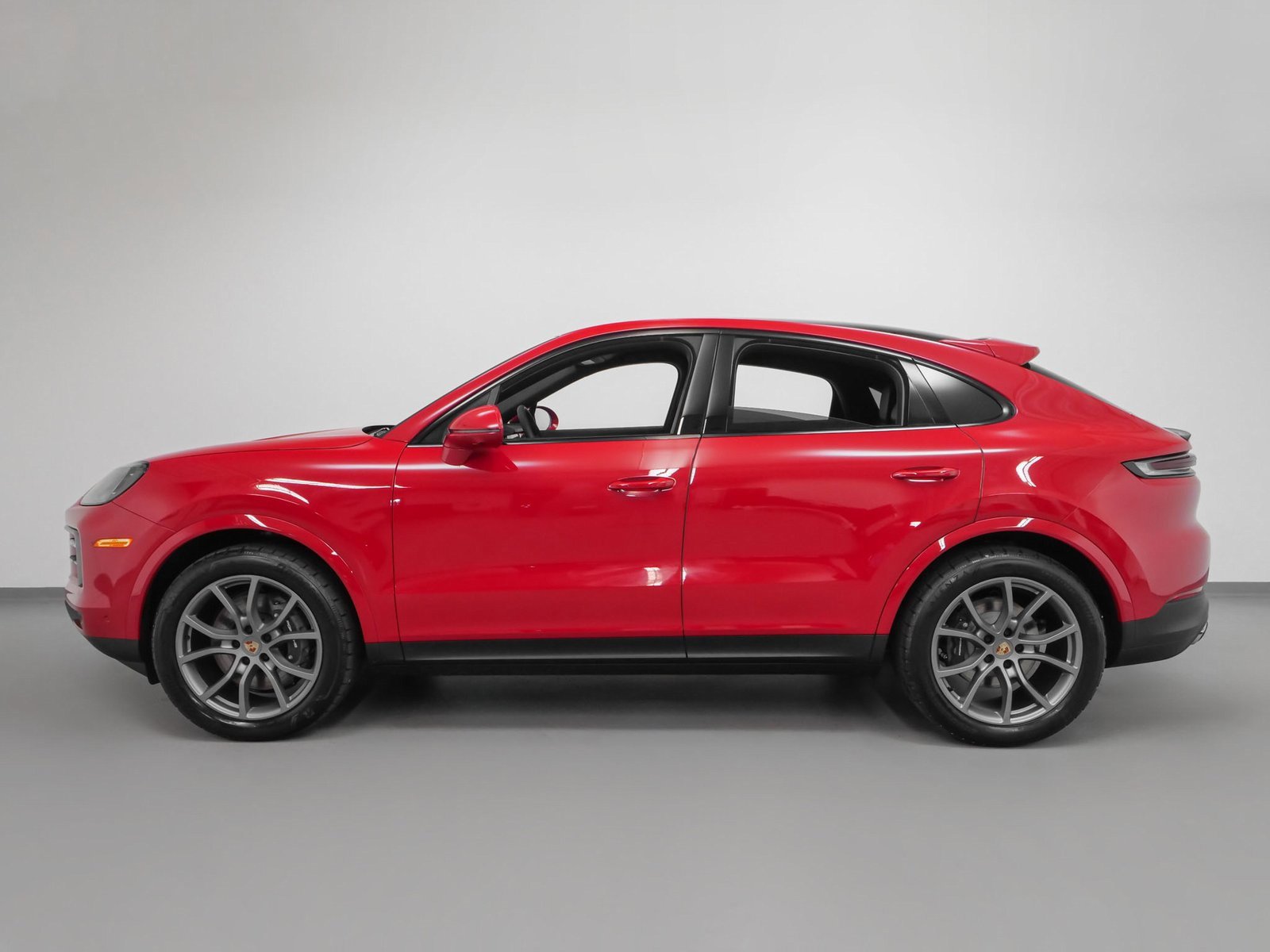 Used 2024 Porsche Cayenne Coupe image 2
