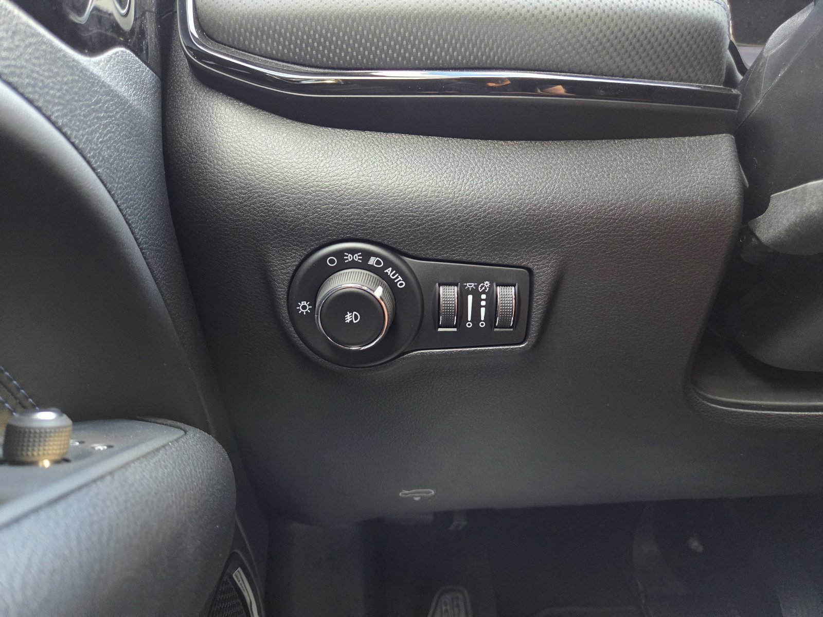 New 2026 Jeep Compass Latitude AWD/4WD image 36