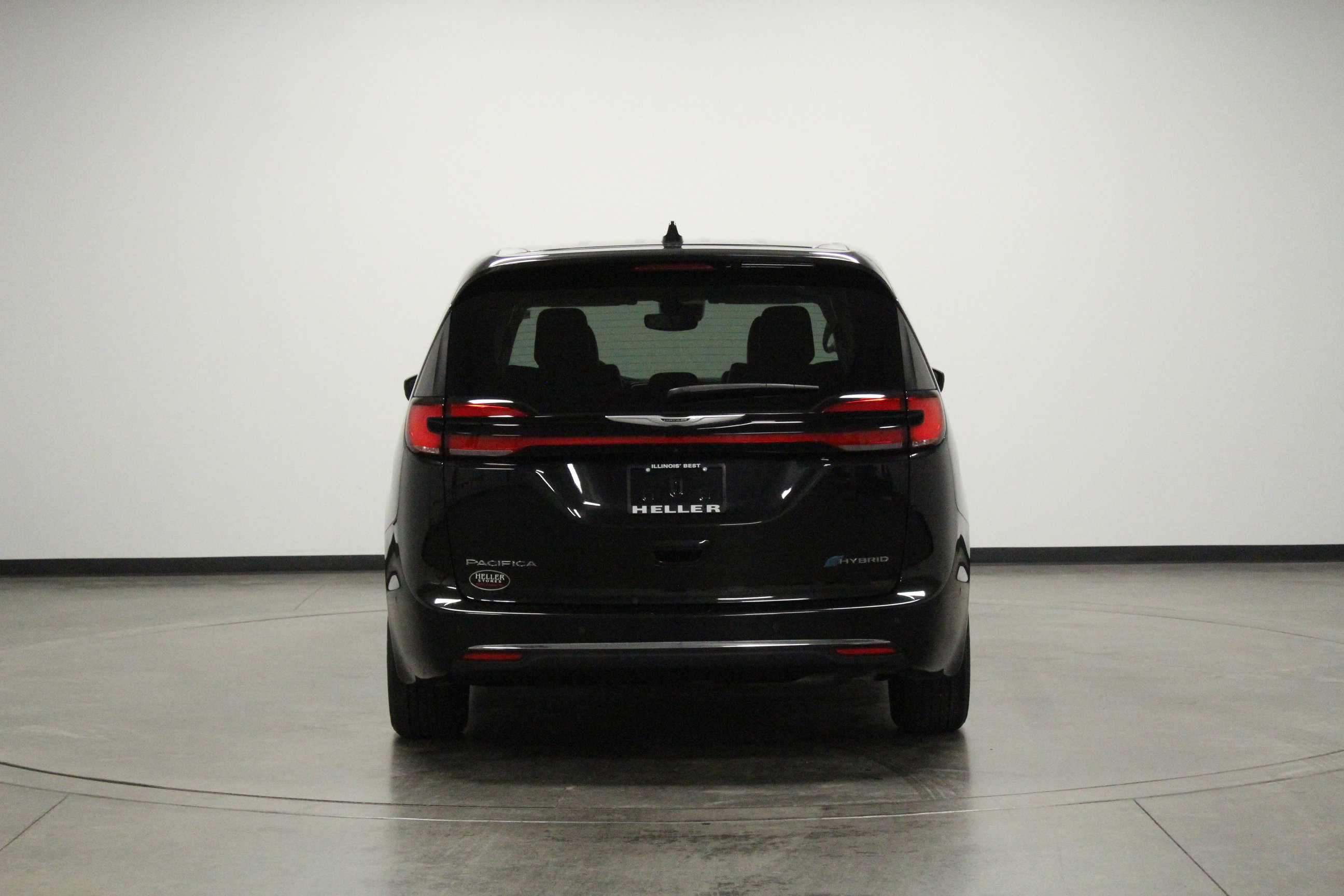 Used 2023 Chrysler Pacifica Touring-L FWD image 7